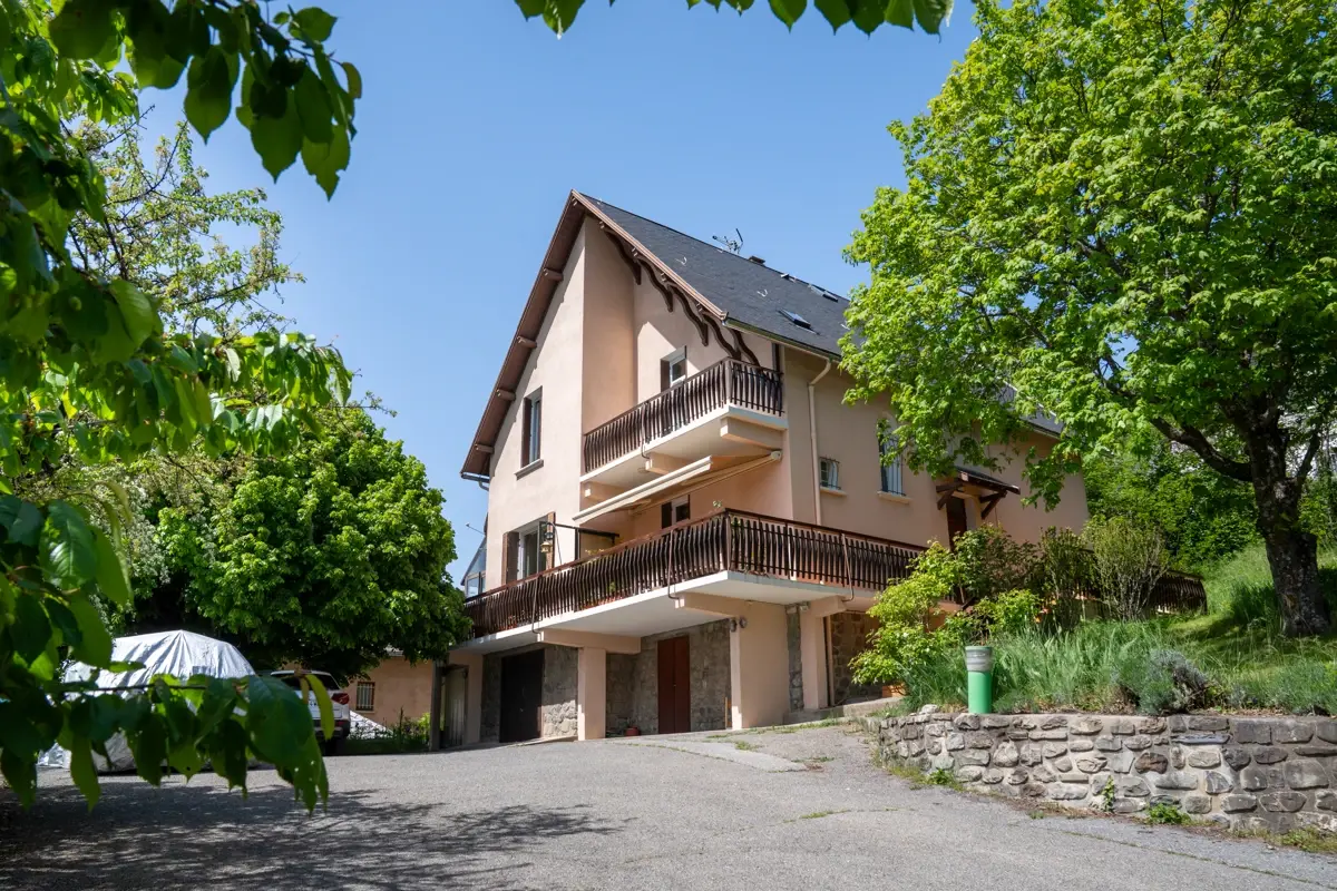 Photo 2 - Maison de 240m² de type 7 - Quartier de la Gare