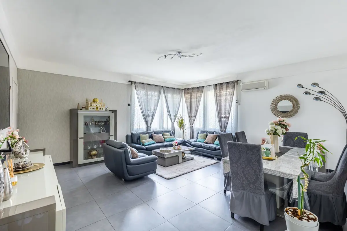 Photo 3 - En exclusivité un appartement T3/4 de 101m2 habitable.