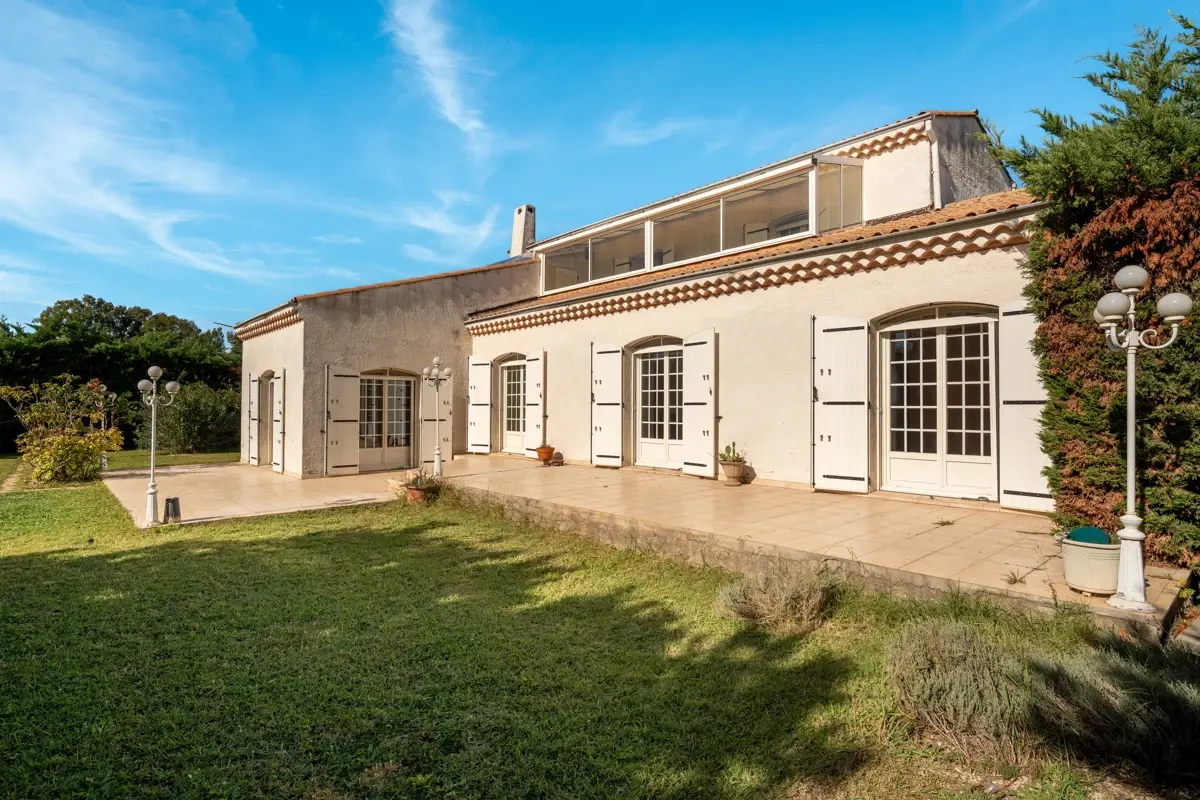 Photo 2 - Maison type 7 avec double garage piscinable