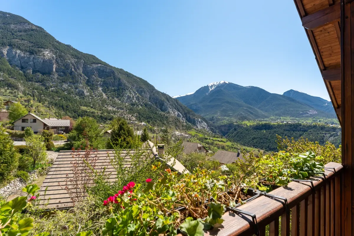 Photo 2 - Maison de Type 6 de 200m2, Vue dominante sur les montagnes.
