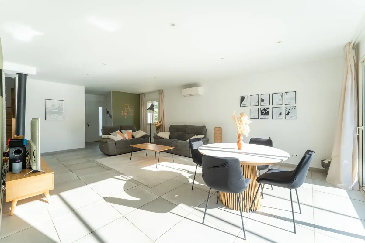 Photo 3 - Maison 5 pièces avec piscine, cuisine d'été et garage aménagé