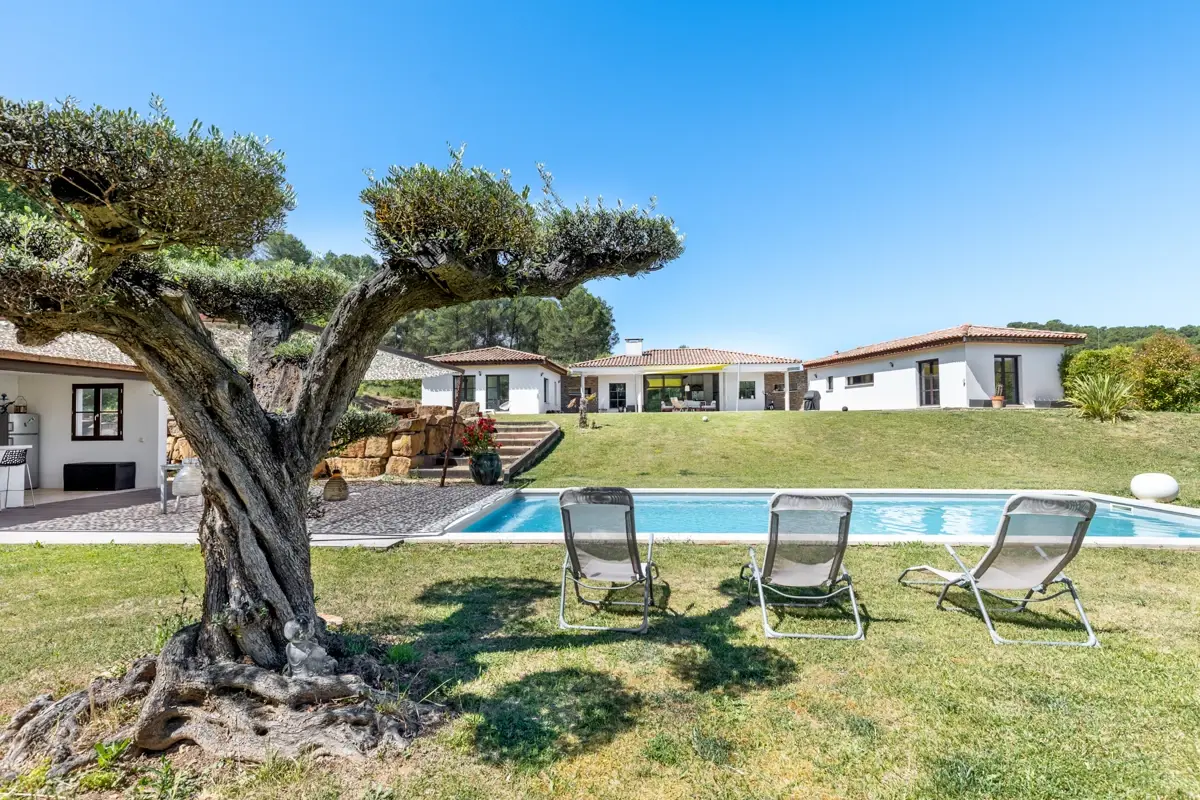 Photo 1 - Villa contemporaine de plain pied, piscine, vue Sainte Victoire 