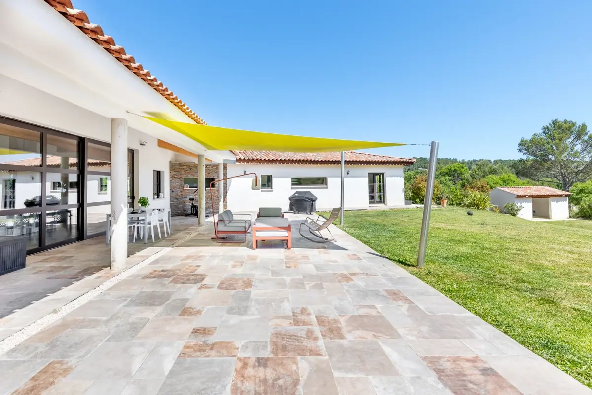 Photo 3 - Villa contemporaine de plain pied, piscine, vue Sainte Victoire 