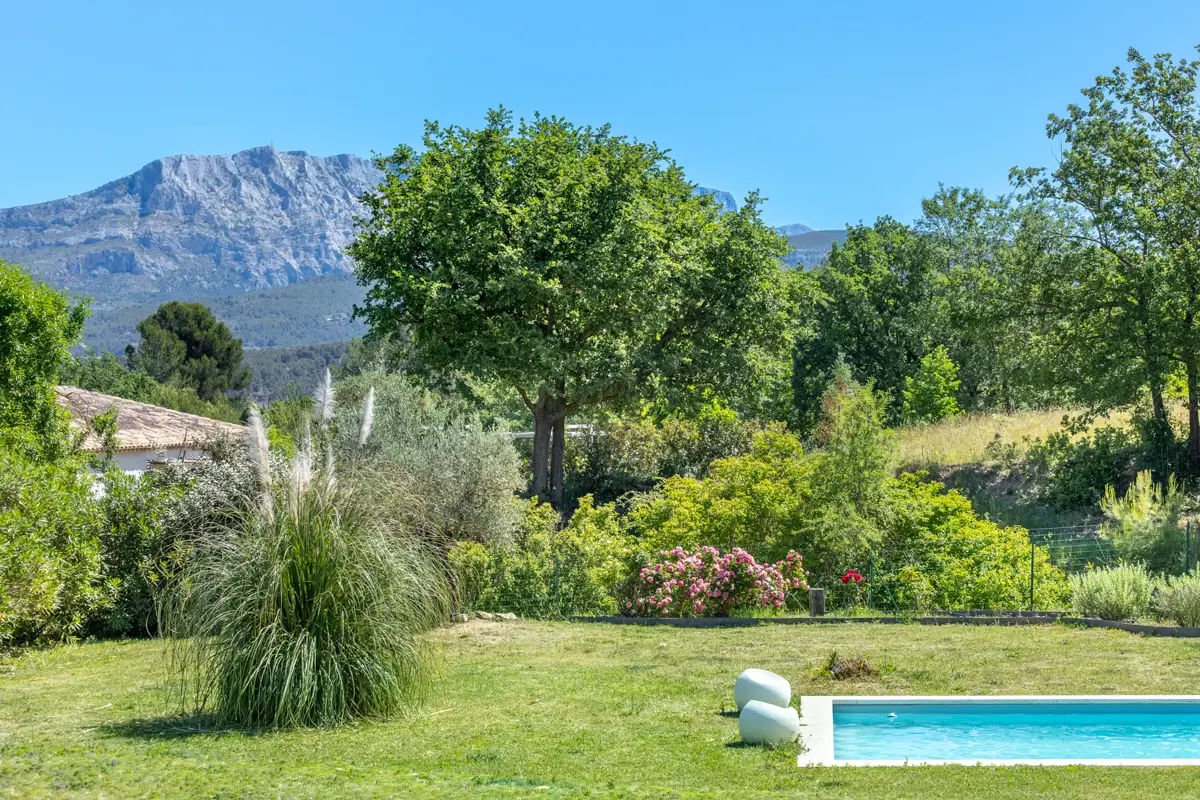 Photo 2 - Villa contemporaine de plain pied, piscine, vue Sainte Victoire 