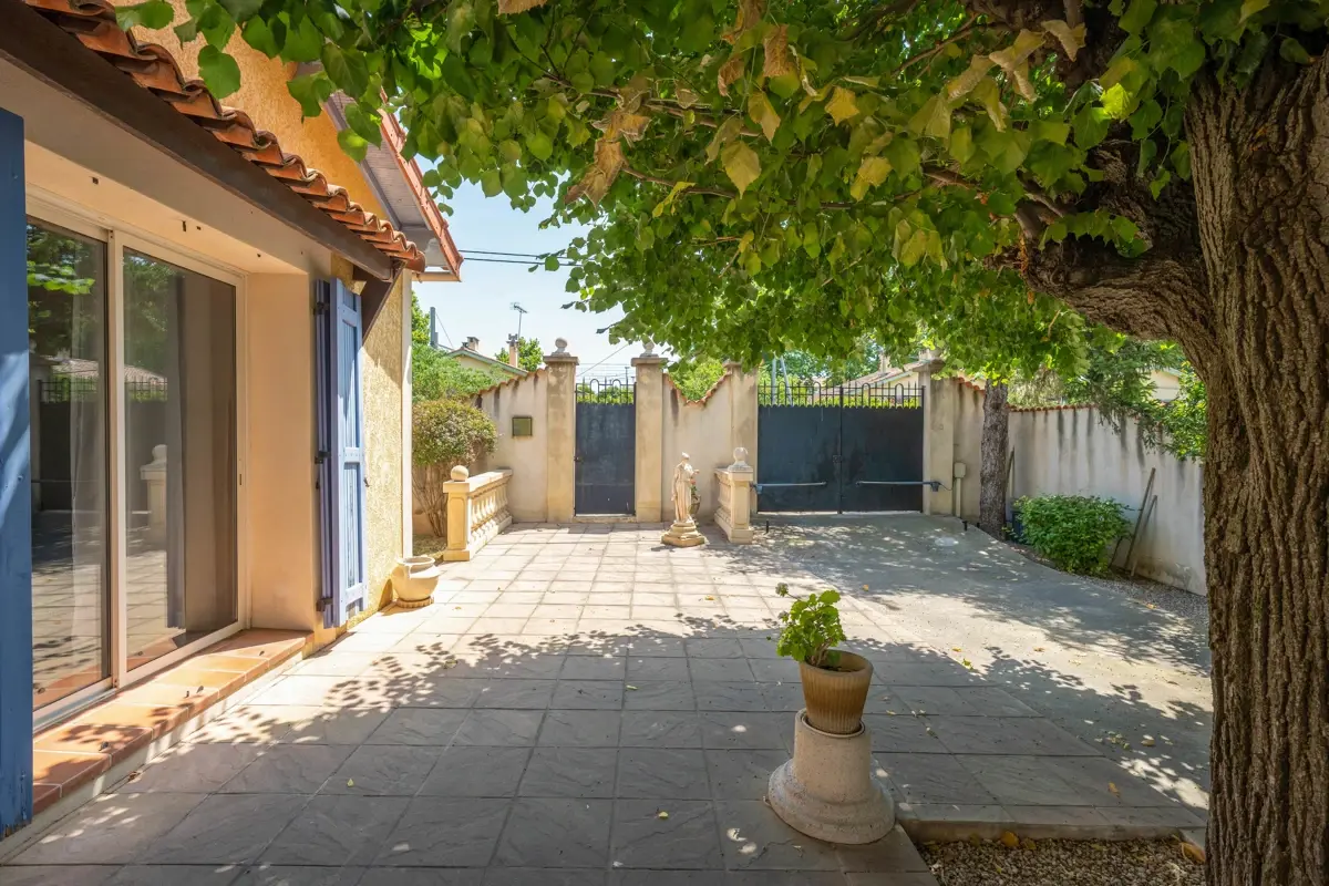 Photo 4 - Maison plain-pied de type 4 avec garage, piscine et cuisine d'été