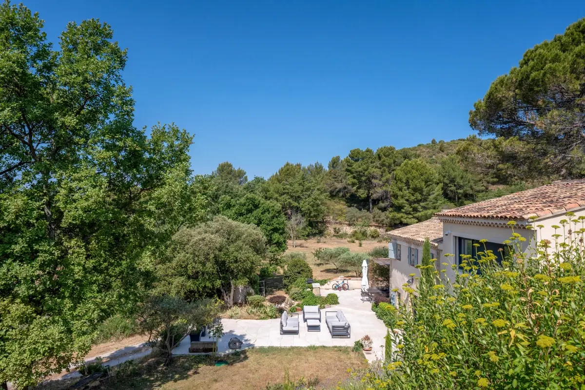Photo 2 - Bastide Néo-Provençale de 270m2 avec piscine sur une domaine de 3 hectares 