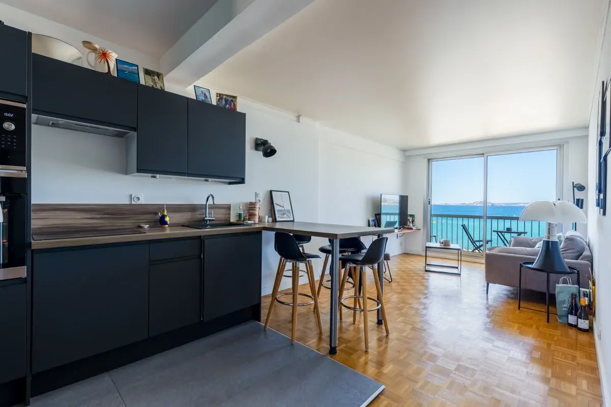 Photo 4 - Appartement T3 avec balcons et vue sur mer dans le 8e arrondissement de Marseille