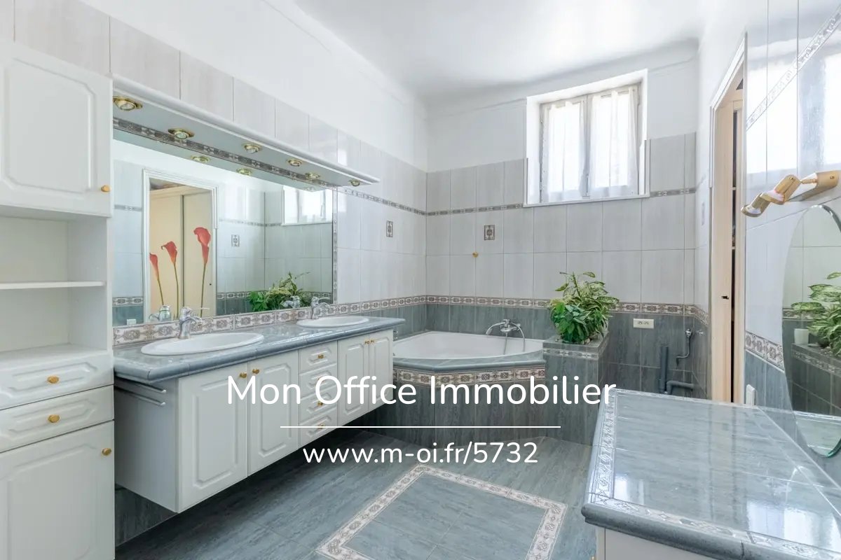 Maison 10 pièces - 8 chambres - Jacuzzi, Piscine, Salle de Cinema - Village à pied — 28