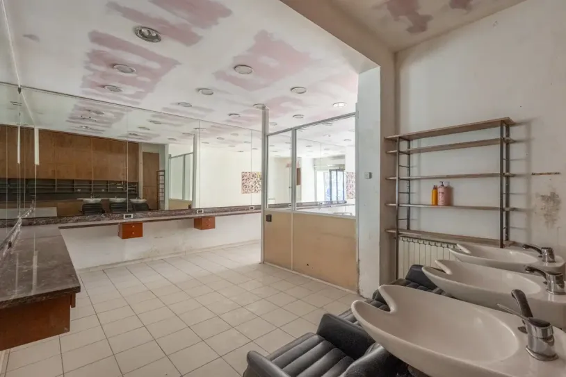 Vente de mur d'un local Professionnel de 3 pièces d'une surface de 61 m2 — 8