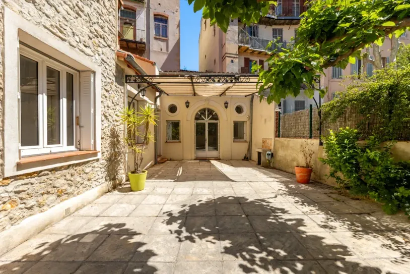 Maison 270 m2 avec sous sol, dépendance de 40 m2 + garage sur 2300 m2 de terrain — 20