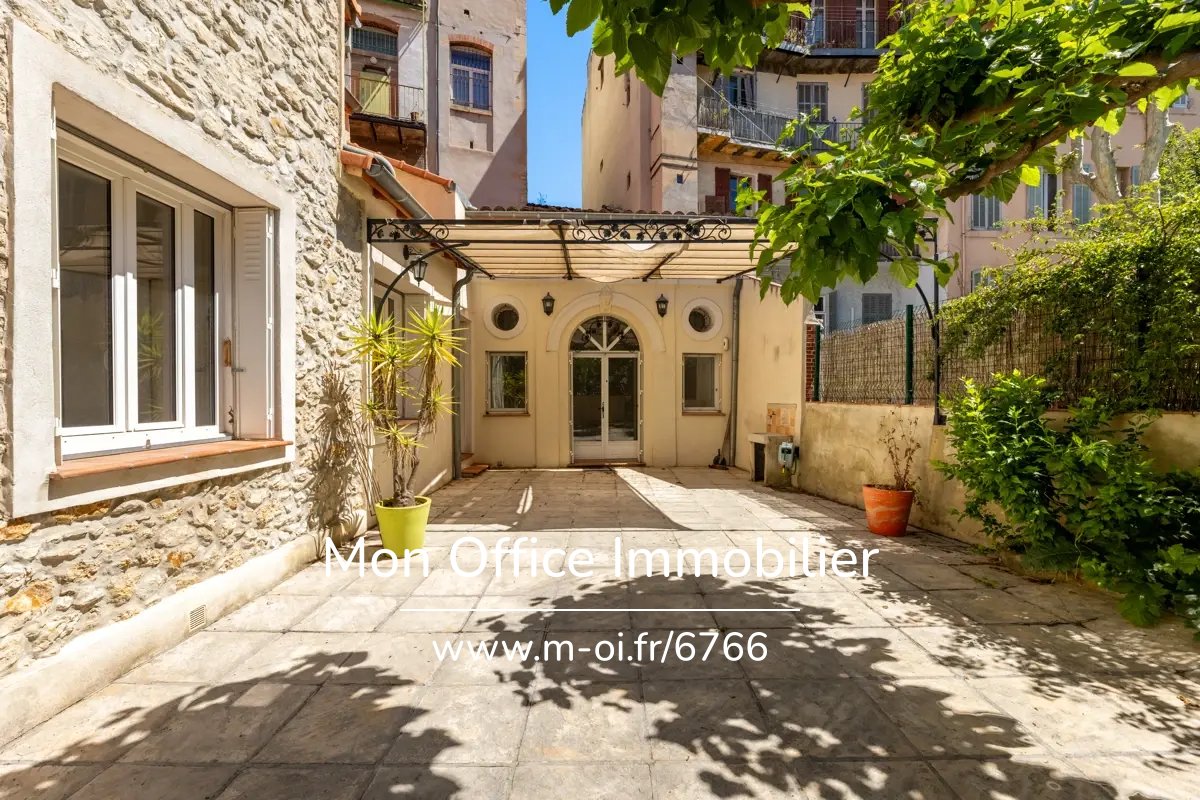 Maison 270 m2 avec sous sol, dépendance de 40 m2 + garage sur 2300 m2 de terrain — 22