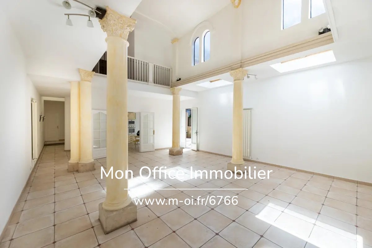 Maison 270 m2 avec sous sol, dépendance de 40 m2 + garage sur 2300 m2 de terrain — 28