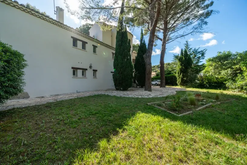Maison contemporaine 4 chambres - piscine - Le Tholonet — 17
