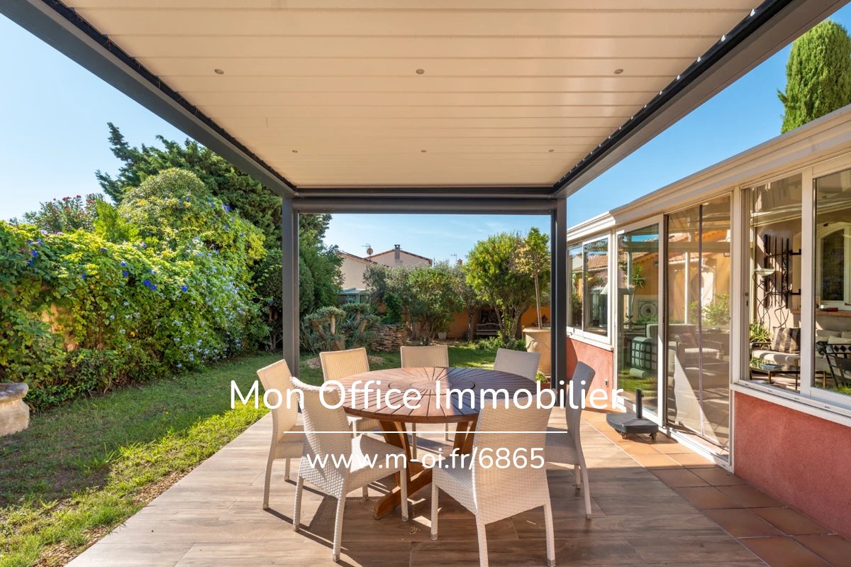 Villa de 180m2 avec 700m2 de terrain en centre ville, proche de la mer. — 7