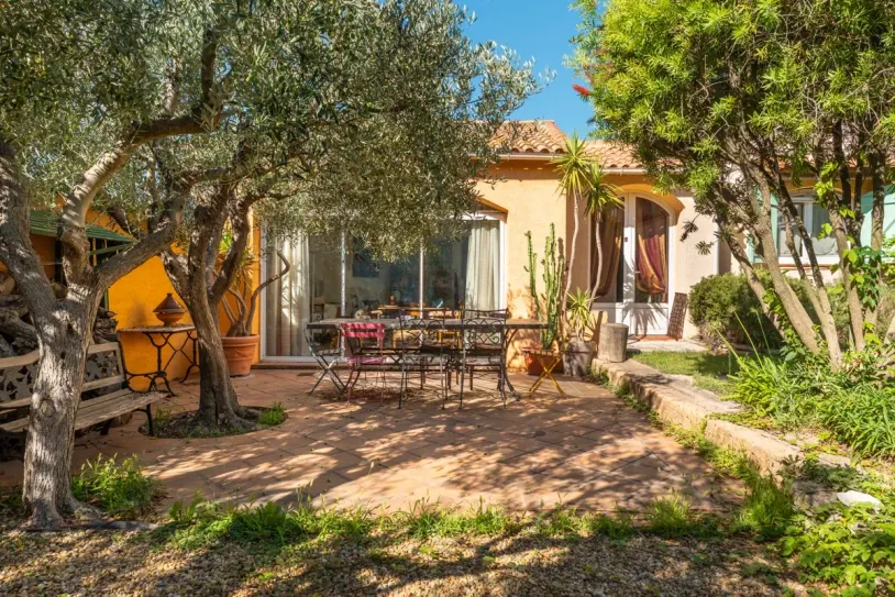 Villa de 180m2 avec 700m2 de terrain en centre ville, proche de la mer. — 11