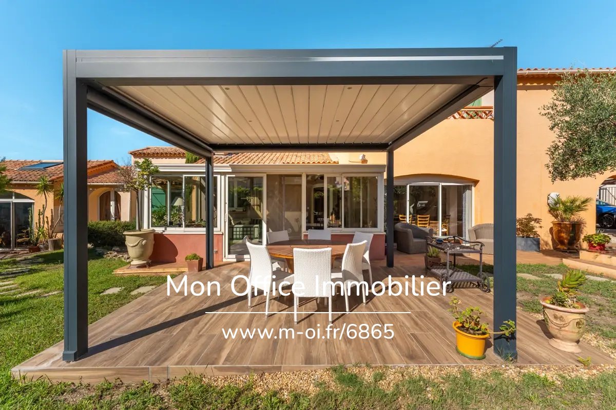 Villa de 180m2 avec 700m2 de terrain en centre ville, proche de la mer. — 4