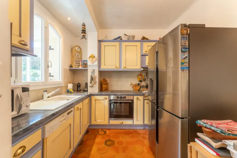 Villa de 180m2 avec 700m2 de terrain en centre ville, proche de la mer. — 20