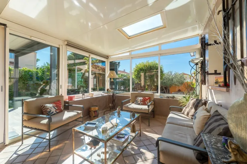 Villa de 180m2 avec 700m2 de terrain en centre ville, proche de la mer. — 14