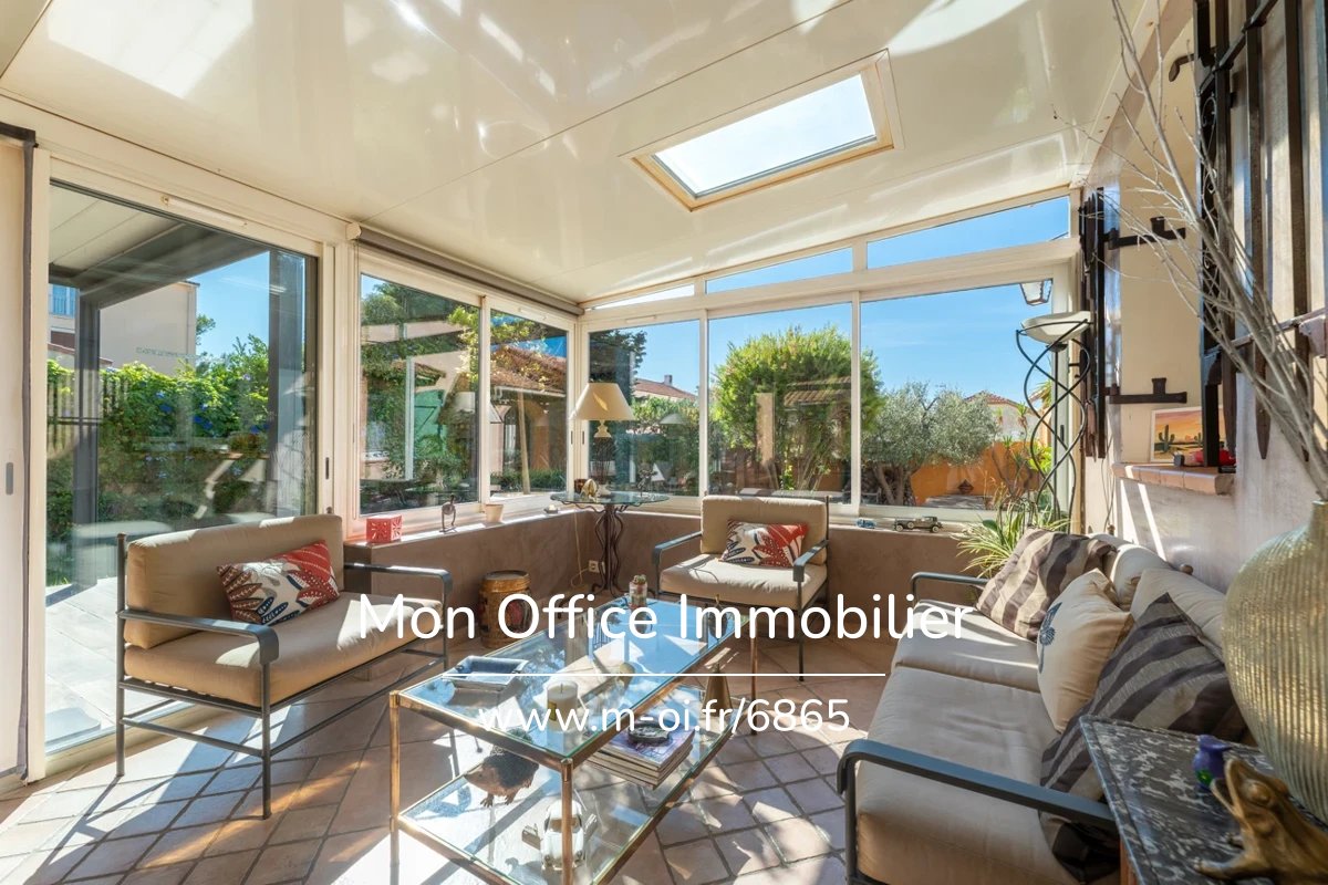 Villa de 180m2 avec 700m2 de terrain en centre ville, proche de la mer. — 16