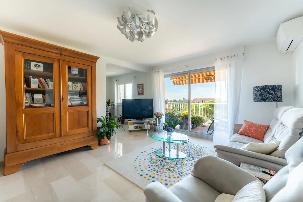 Photo 2 - APPARTEMENT T4 DE 94 m2 EN DERNIER ETAGE RESIDENCE SECURISEE AVEC PISCINE