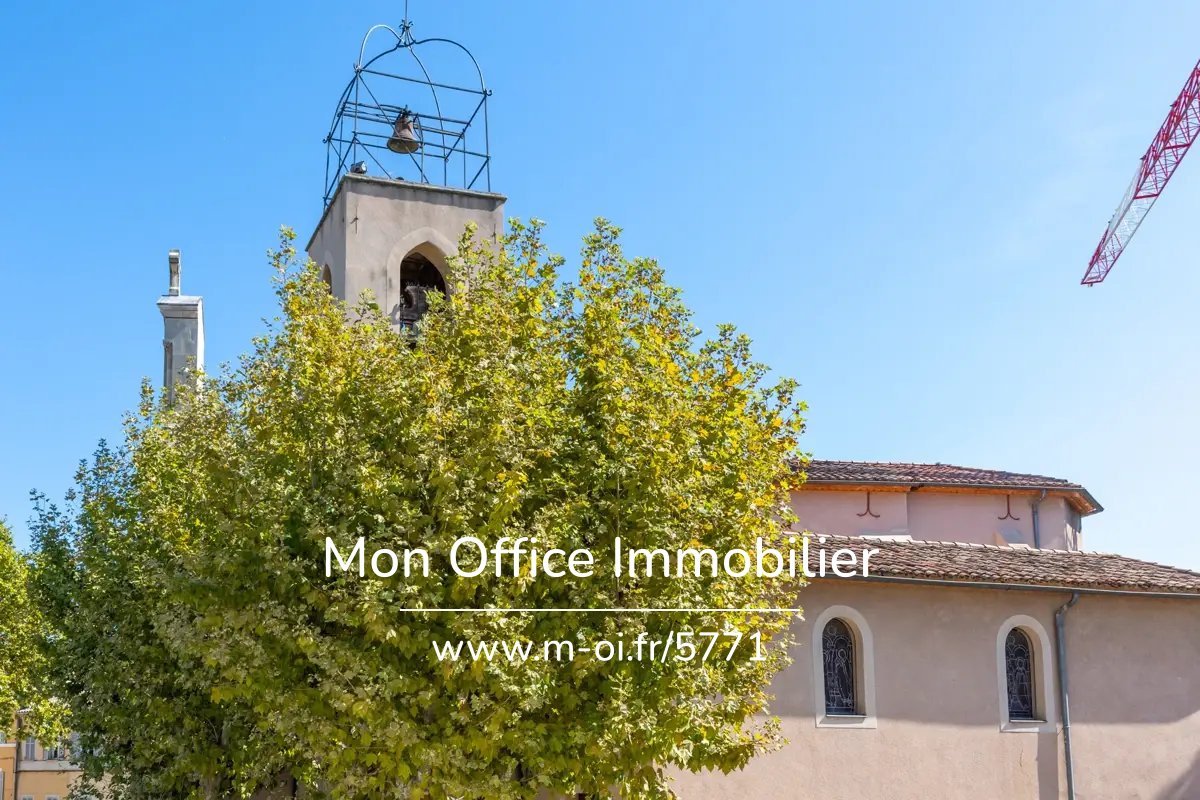 T3 avec une terrasse de 15m2 au centre de Saint Cyr sur mer — 16