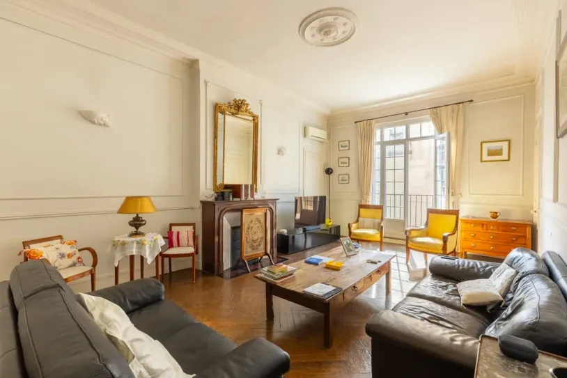 T3 avec une terrasse de 15m2 au centre de Saint Cyr sur mer — 21