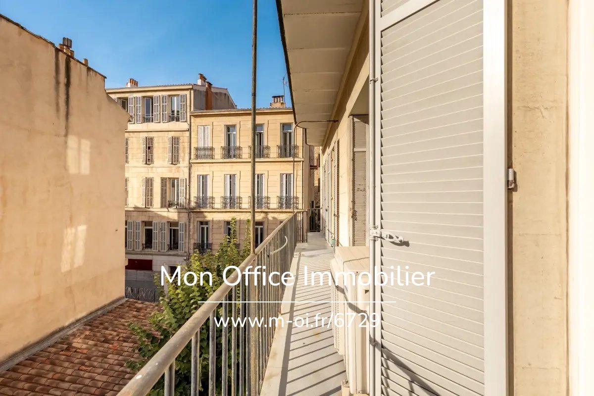 T3 avec une terrasse de 15m2 au centre de Saint Cyr sur mer — 20