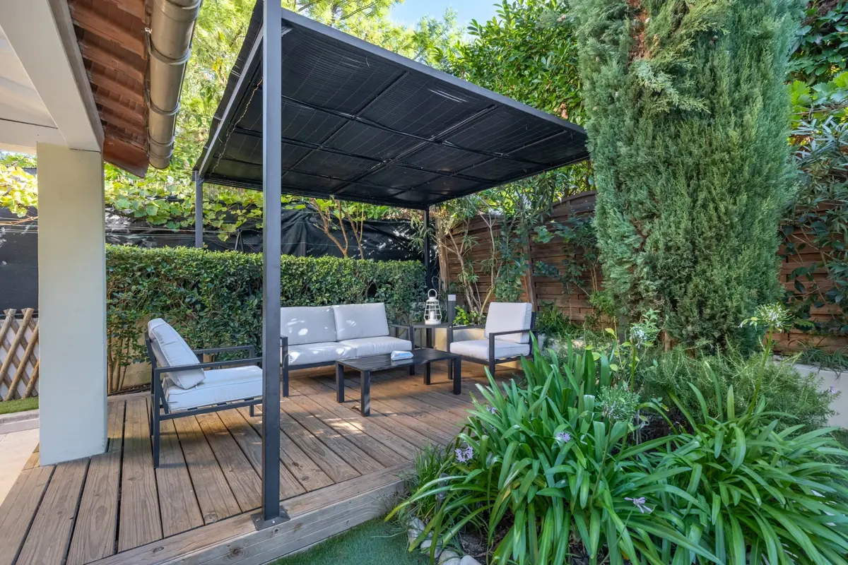 Photo 2 - Maison 5 pièces avec piscine, terrasse, jardin, garage et stationnement.
