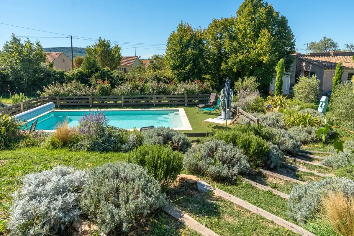 Photo 3 - La Verdière (83560)- Villa entièrement rénovée- 3111m2 - piscine sel 8X4- 2 annexes de 50m2 dont 1 garage/stockage.