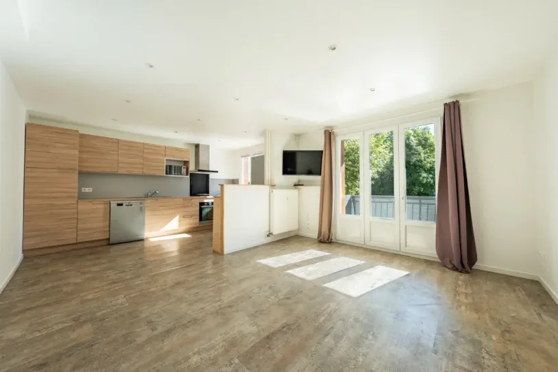 Appartement traversant Type 3 - entièrement rénové - Centre-ville — 2