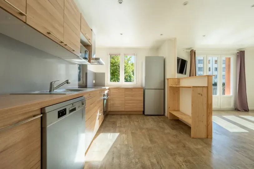 Appartement traversant Type 3 - entièrement rénové - Centre-ville — 5