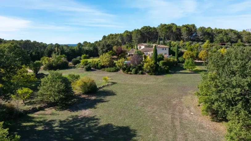 Maison 10 pièces - Vues dégagées - Piscine - Parc paysagé - calme — 11