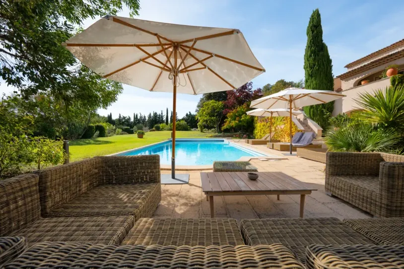 Maison 10 pièces - Vues dégagées - Piscine - Parc paysagé - calme — 17