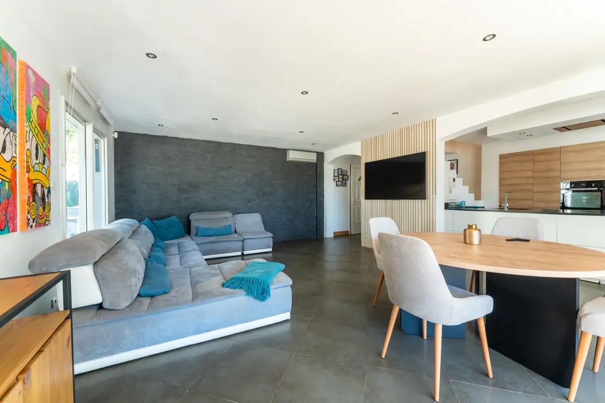 Photo 3 - Maison 4 pièces avec piscine, jardin, garage et terrasses
