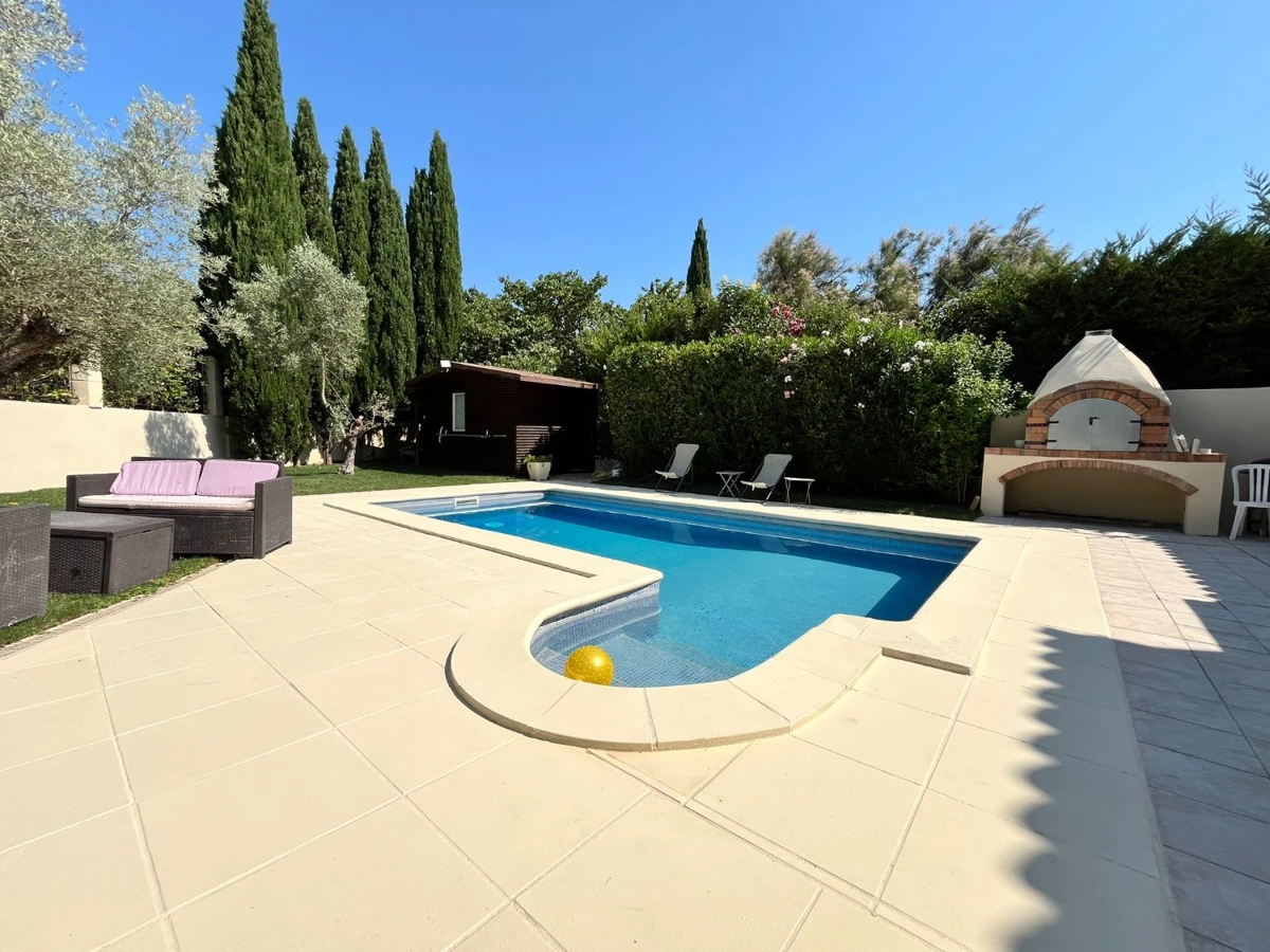 Photo 2 - Maison 5 pièces - 160 m2 habitable - 750 m2 de parcelle avec piscine.