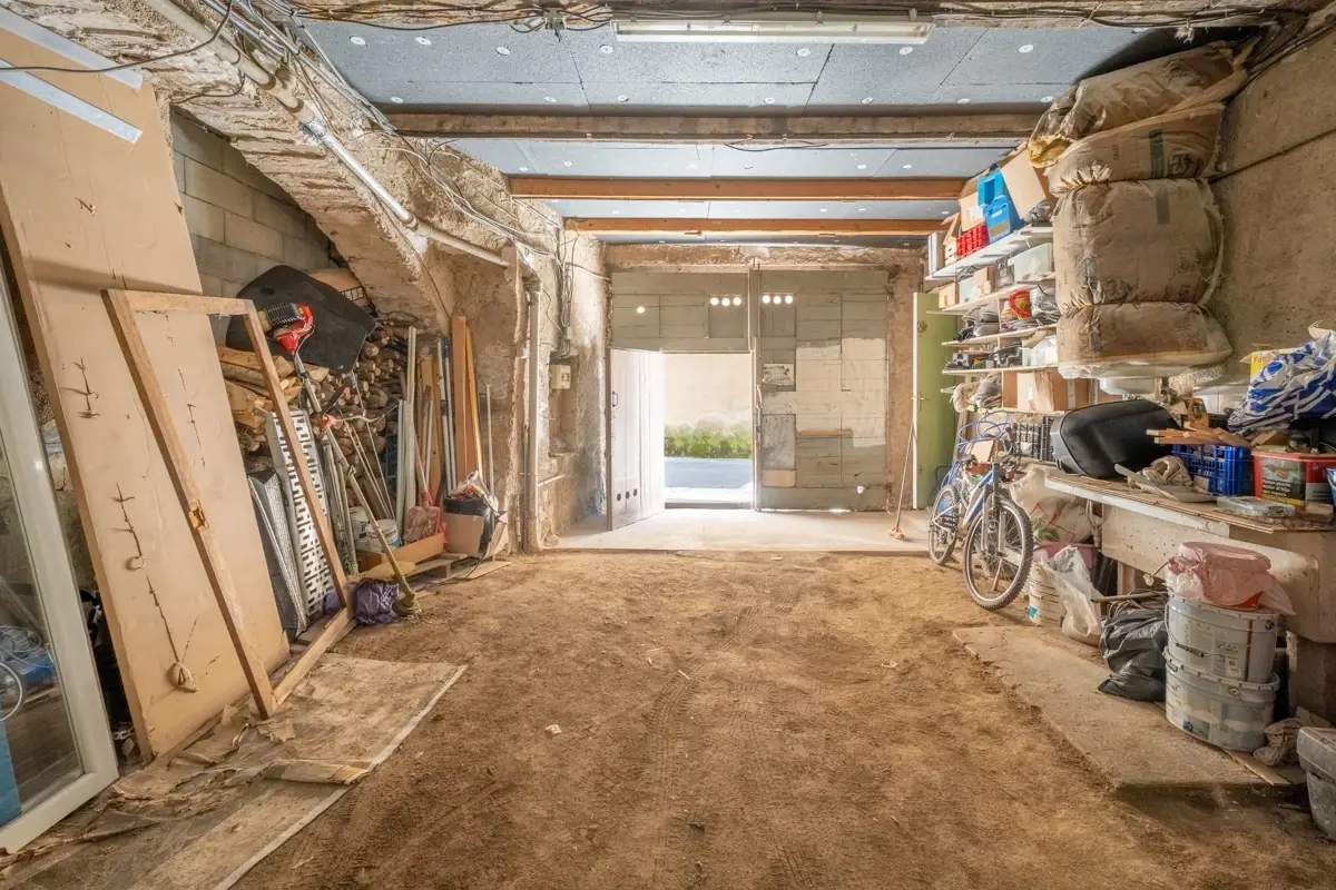 Photo 2 - Maison de village à rénover dans centre Rians: garage 50m2 + appartement de 50m2 + combles 50m2 à aménager