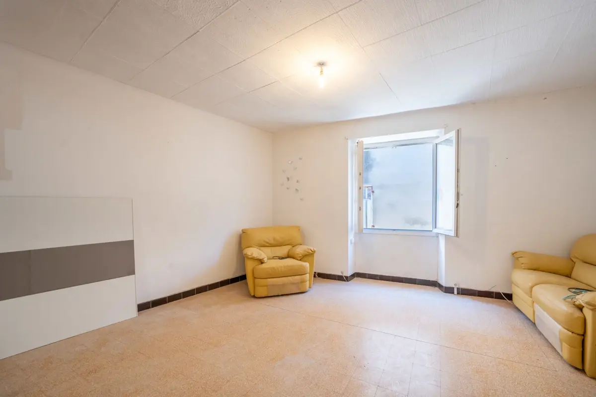 Photo 3 - Maison de village à rénover dans centre Rians: garage 50m2 + appartement de 50m2 + combles 50m2 à aménager