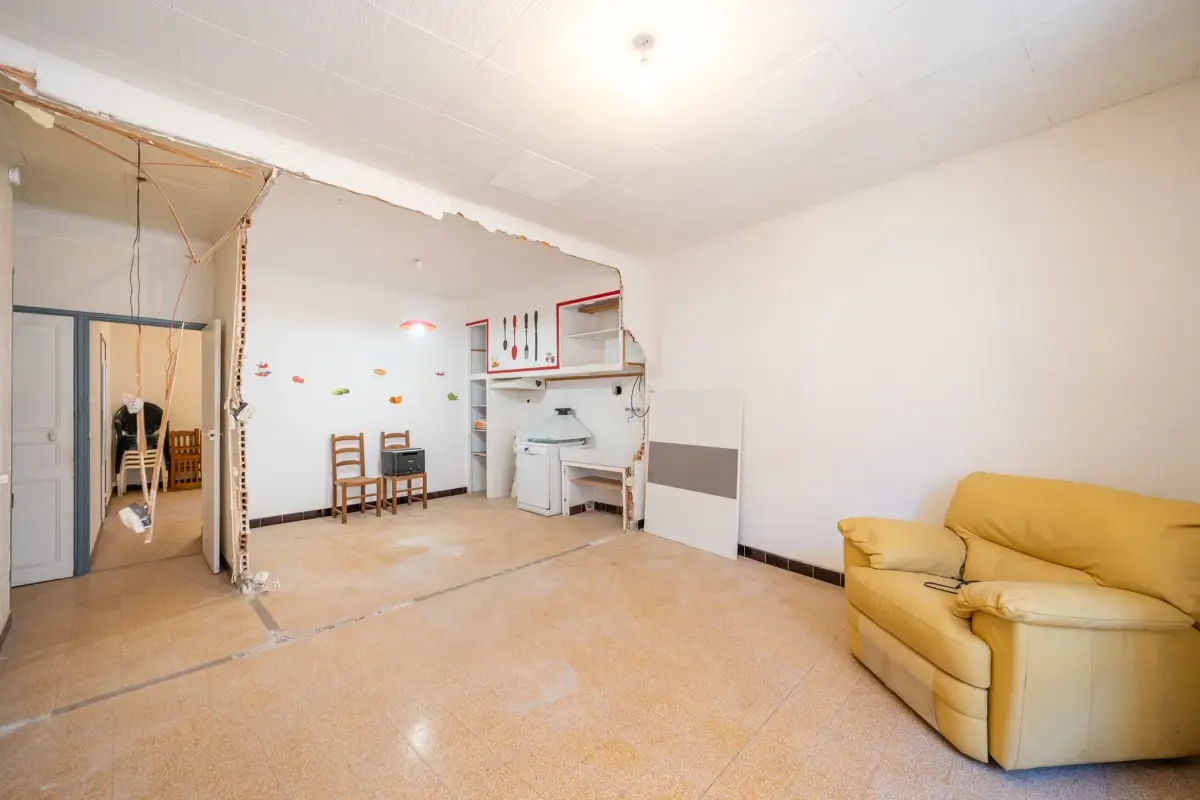 Photo 5 - Maison de village à rénover dans centre Rians: garage 50m2 + appartement de 50m2 + combles 50m2 à aménager