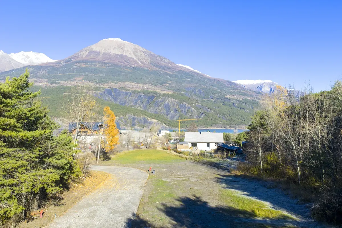 Photo 3 - Terrain constructible de 642m2. 