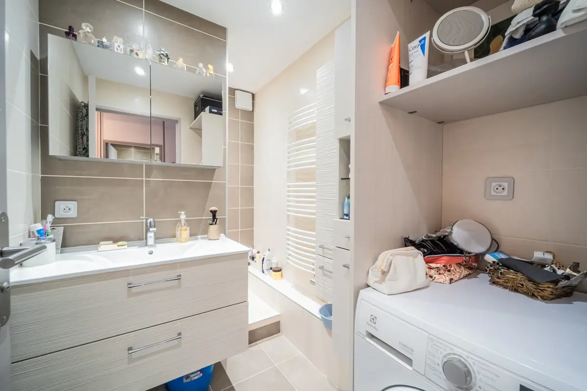 Photo 3 - Appartement 4 pièces - balcon - cave - place de parking - proche du lac 