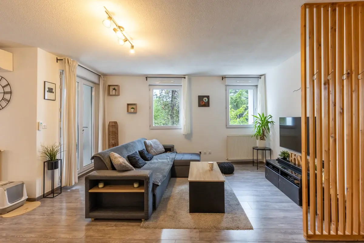 Photo 2 - Appartement T3 de 70m2 avec terrasse et parking – Vue dégagée sur les collines
