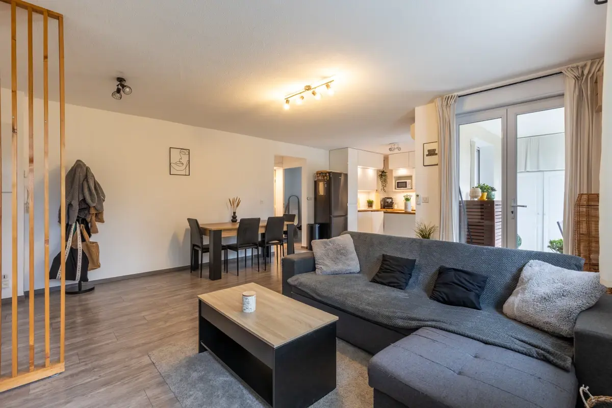 Photo 3 - Appartement T3 de 70m2 avec terrasse et parking – Vue dégagée sur les collines