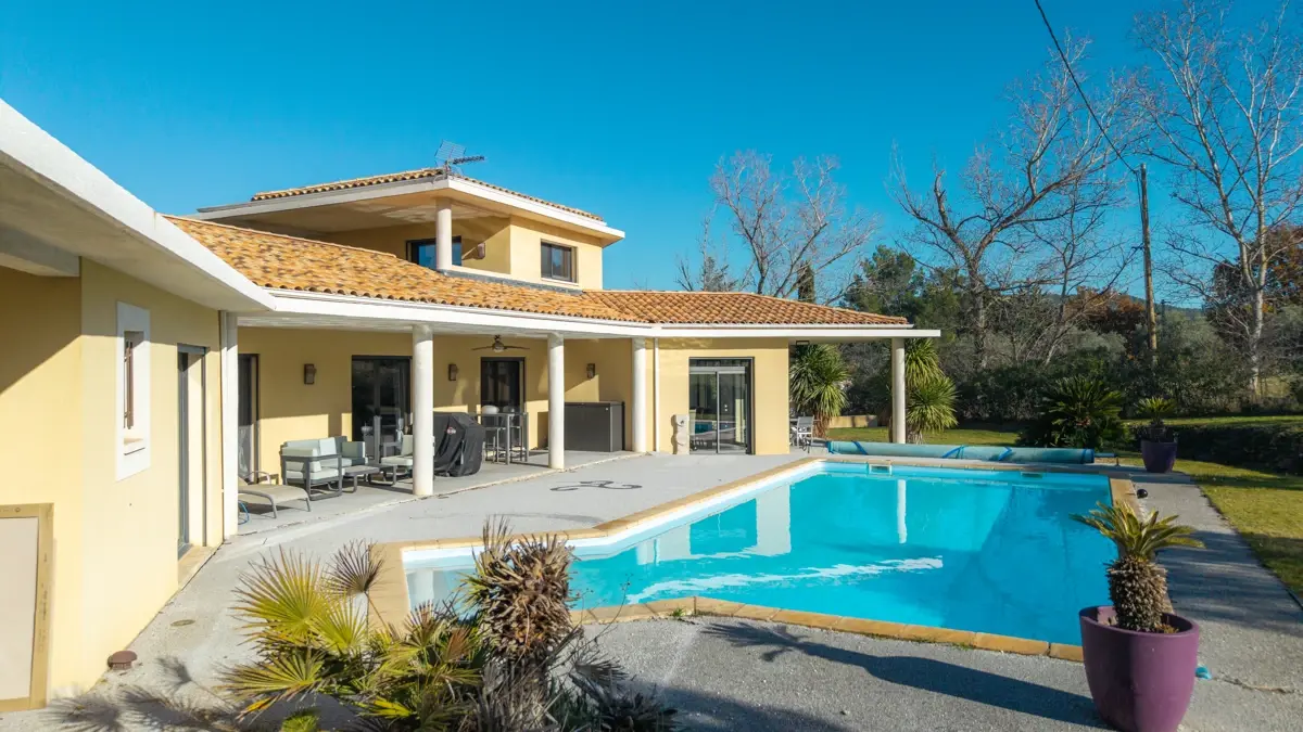 Photo 4 - Maison familiale de 220 m² sur 1 hectare avec piscine, idéalement située. 