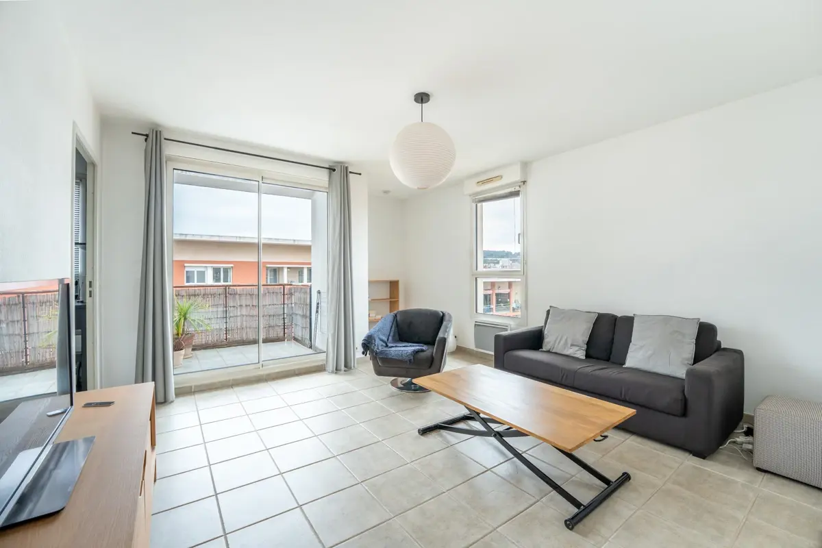 Photo 1 - Appartement 2 pièces, proche des Allées Provençales avec balcon et box