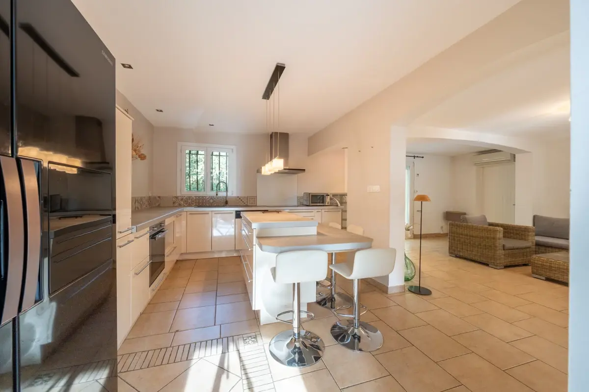 Photo 4 - Maison 5 pièces - 4 chambres - Piscine - Jardin arboré 4375 m2 - Lambesc 