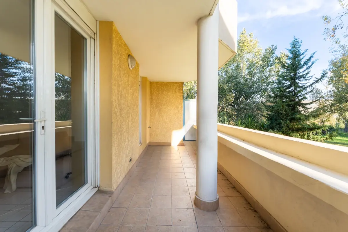 Photo 1 - Appartement T2 avec terrasse, place de parking et box