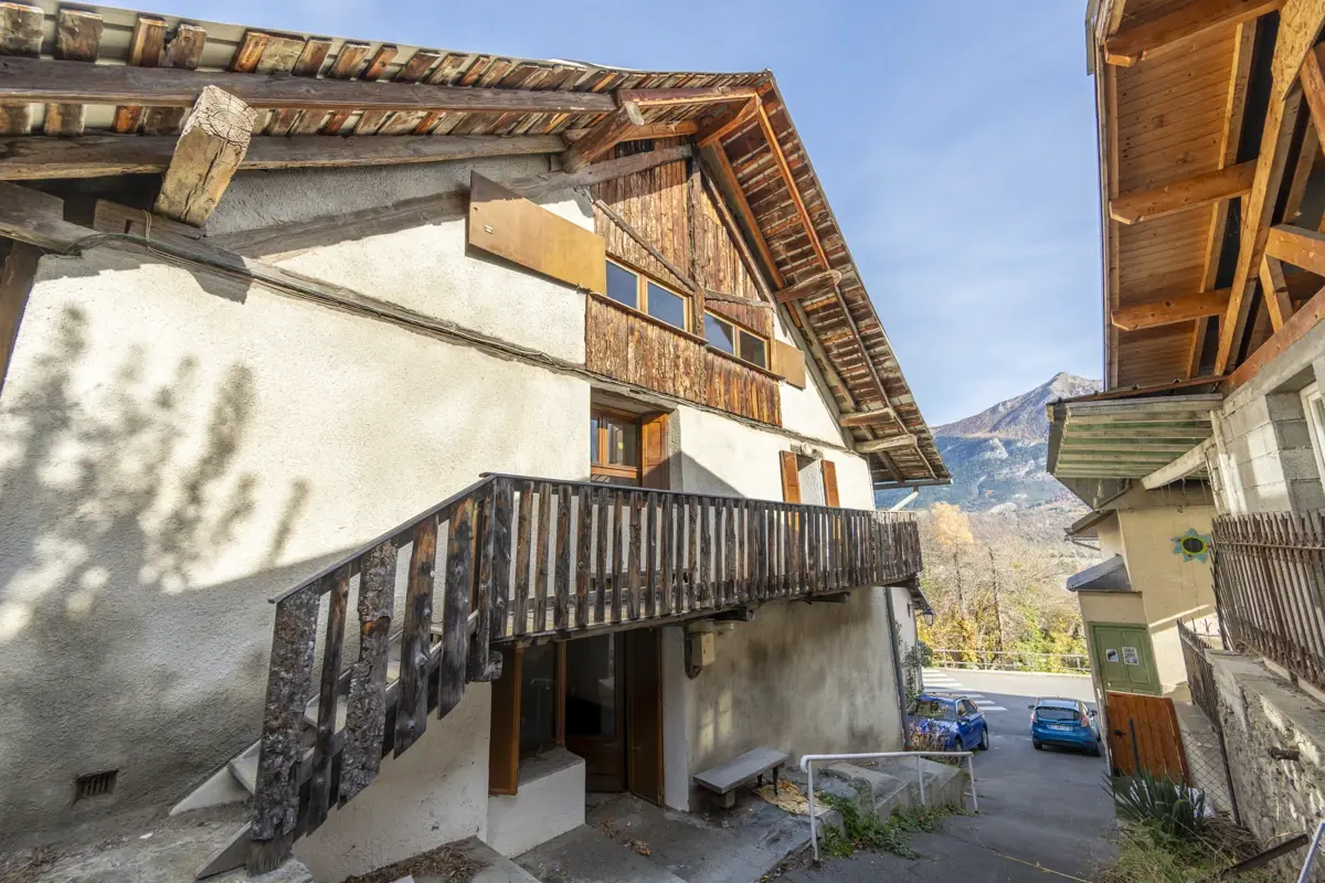 Photo 1 - Maison de 400 m2 à rénover à Châteauroux-les-Alpes