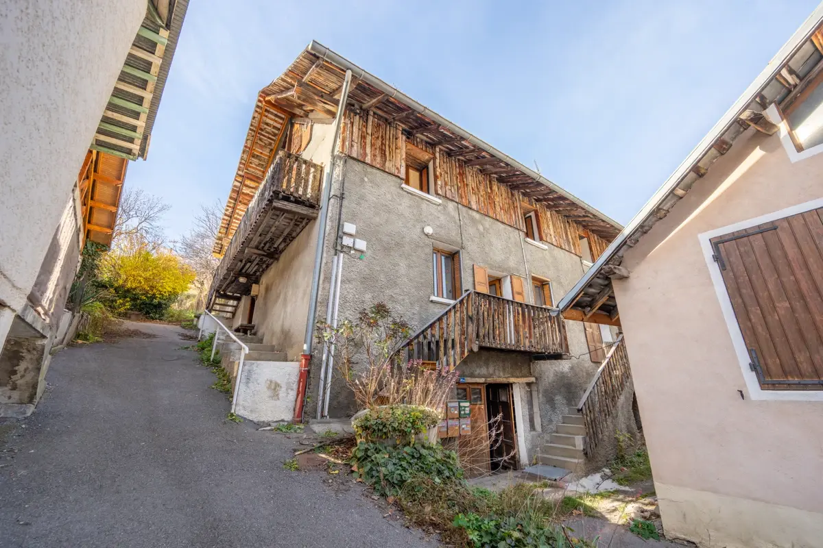 Photo 1 - Maison de 400 m2 à rénover à Châteauroux-les-Alpes