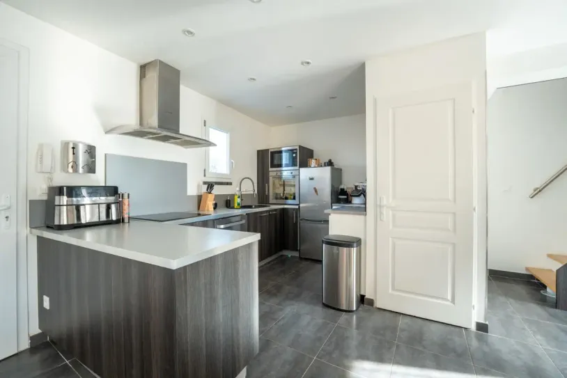 Maison T2/3 avec extérieur et place de parking sécurisée — 17