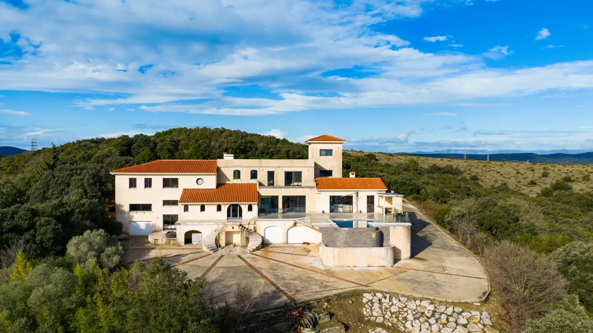 Photo 3 - propriété 10 pièces - 32ha - 980m2 - Vue spectaculaire sur la région et la mer 